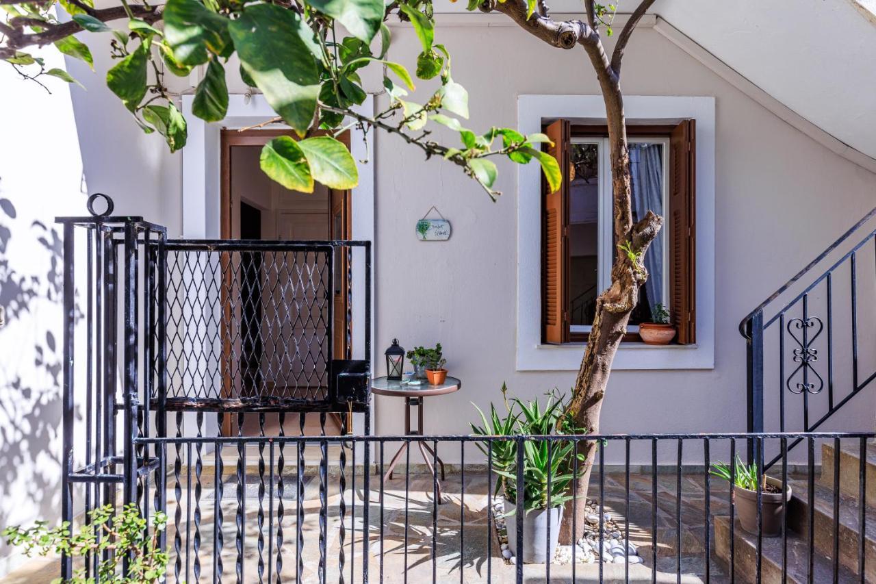 Petradi Town Apartment Skopelos Exterior foto